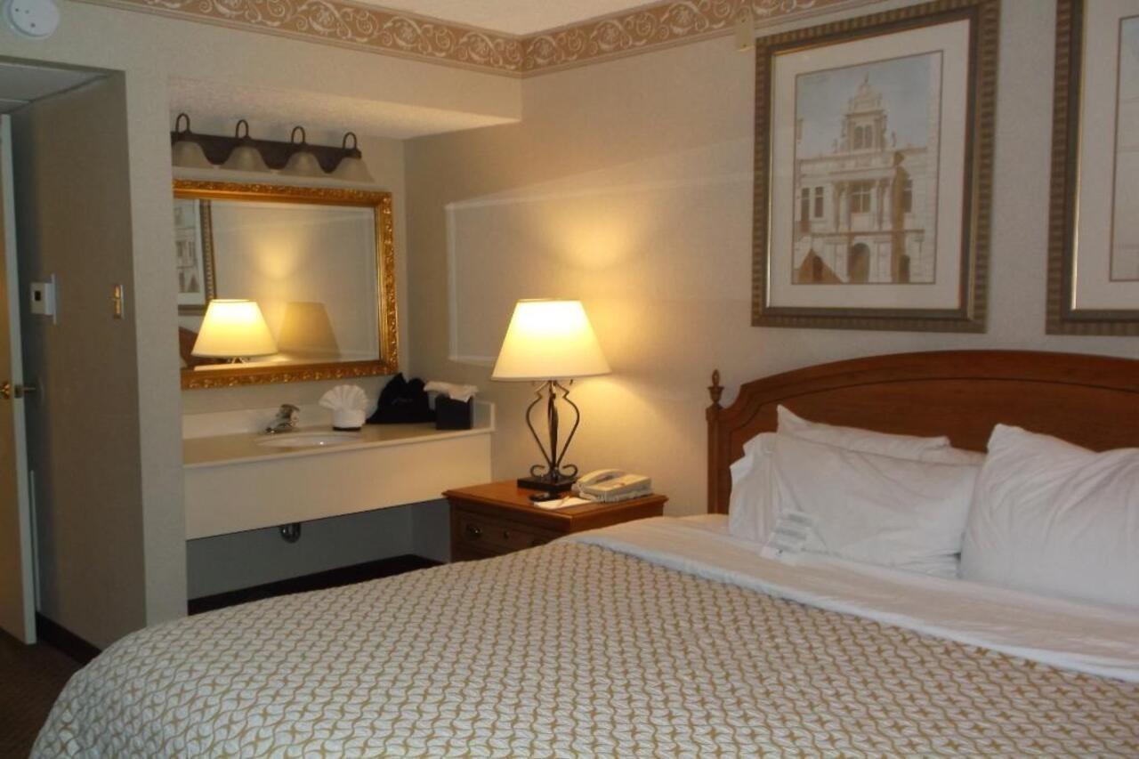 Embassy Suites By Hilton Chicago Schaumburg Woodfield Extérieur photo