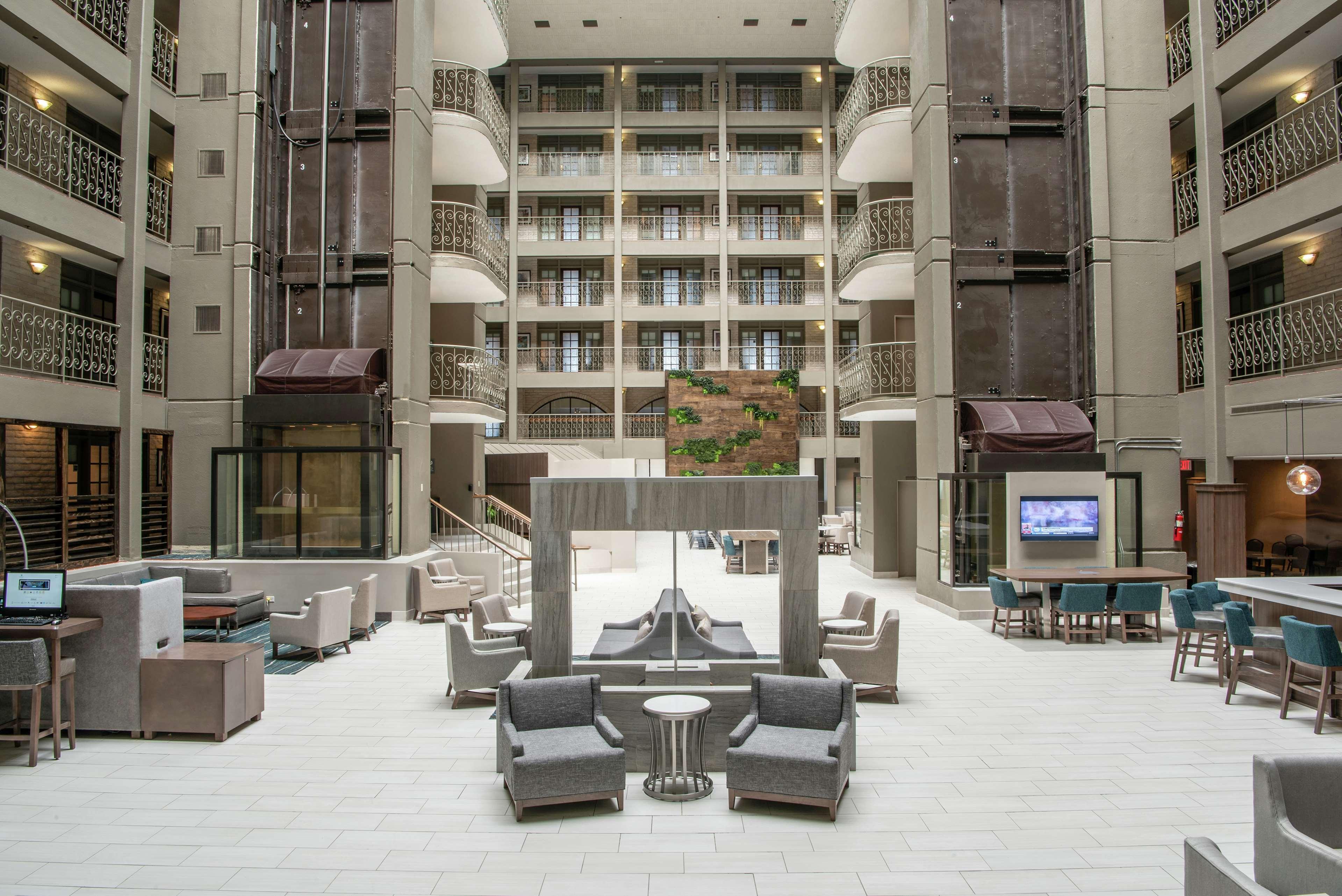 Embassy Suites By Hilton Chicago Schaumburg Woodfield Extérieur photo