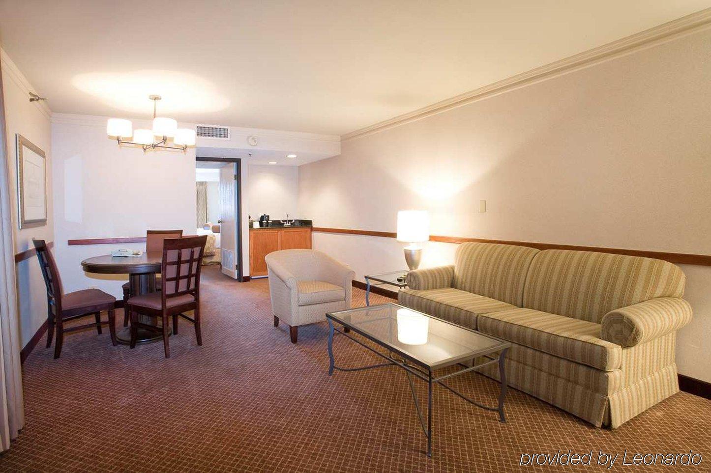 Embassy Suites By Hilton Chicago Schaumburg Woodfield Extérieur photo