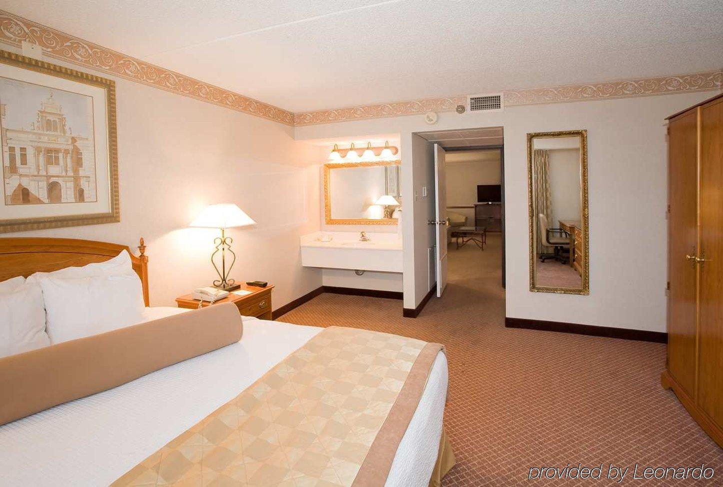 Embassy Suites By Hilton Chicago Schaumburg Woodfield Chambre photo