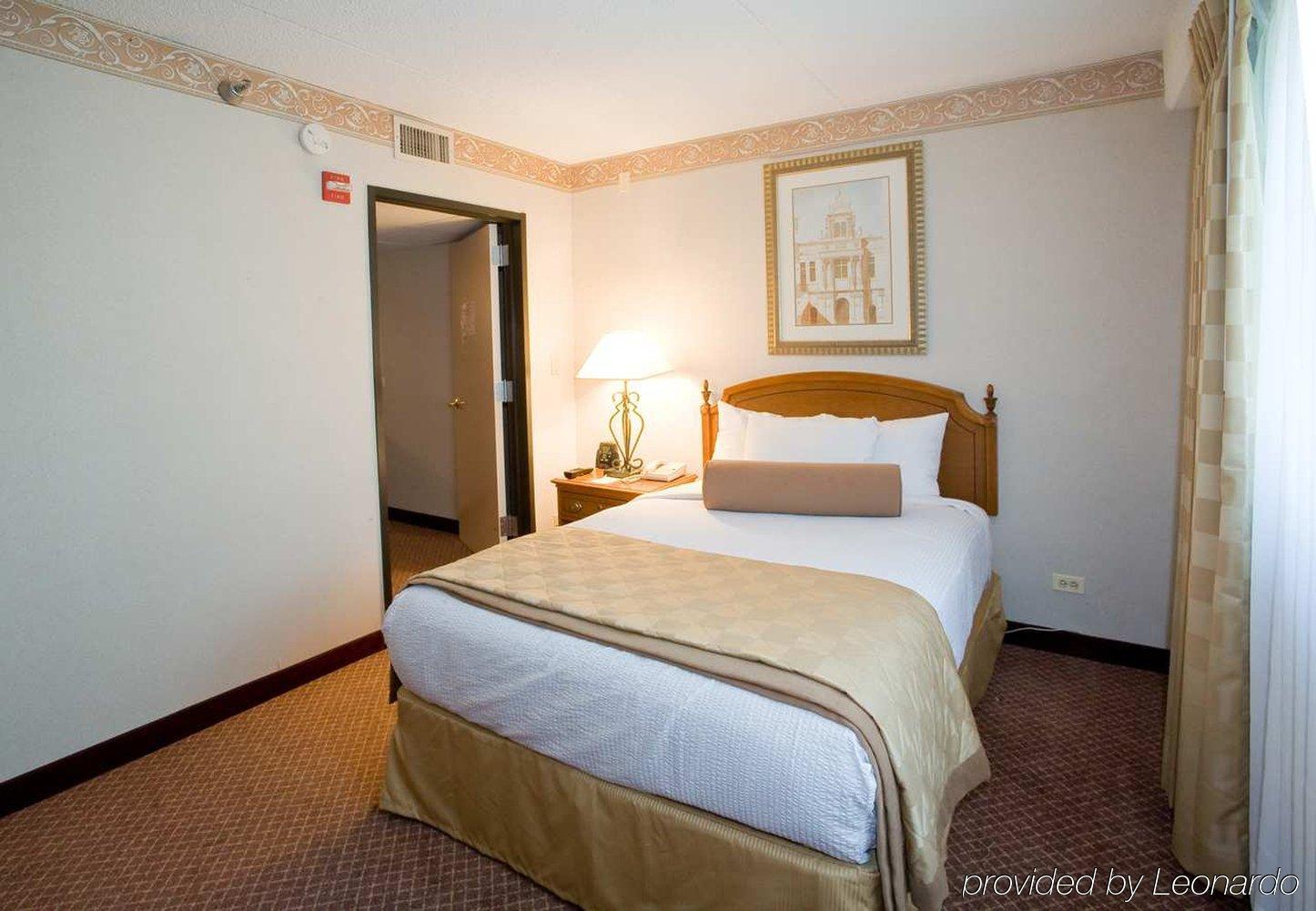Embassy Suites By Hilton Chicago Schaumburg Woodfield Chambre photo