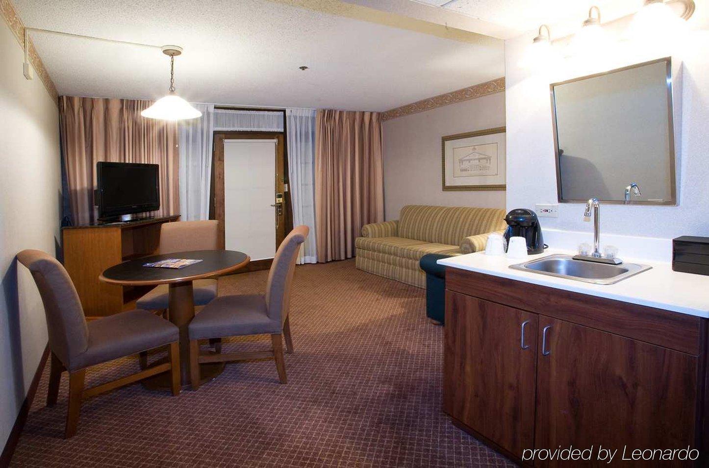 Embassy Suites By Hilton Chicago Schaumburg Woodfield Chambre photo