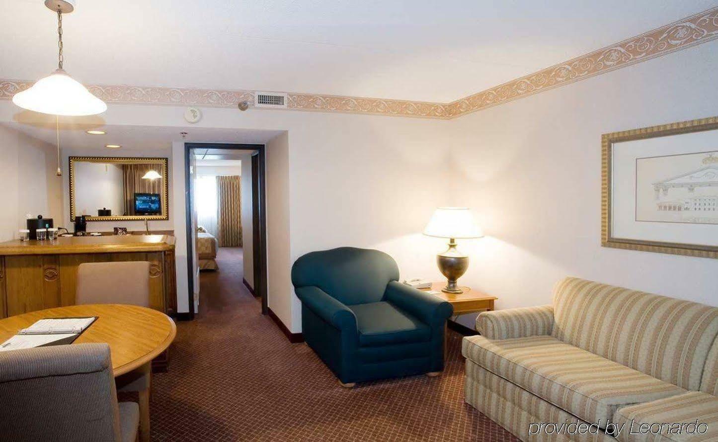 Embassy Suites By Hilton Chicago Schaumburg Woodfield Extérieur photo